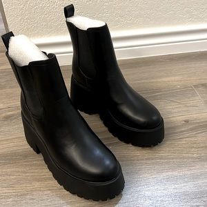 NWT Chelsea platform booties